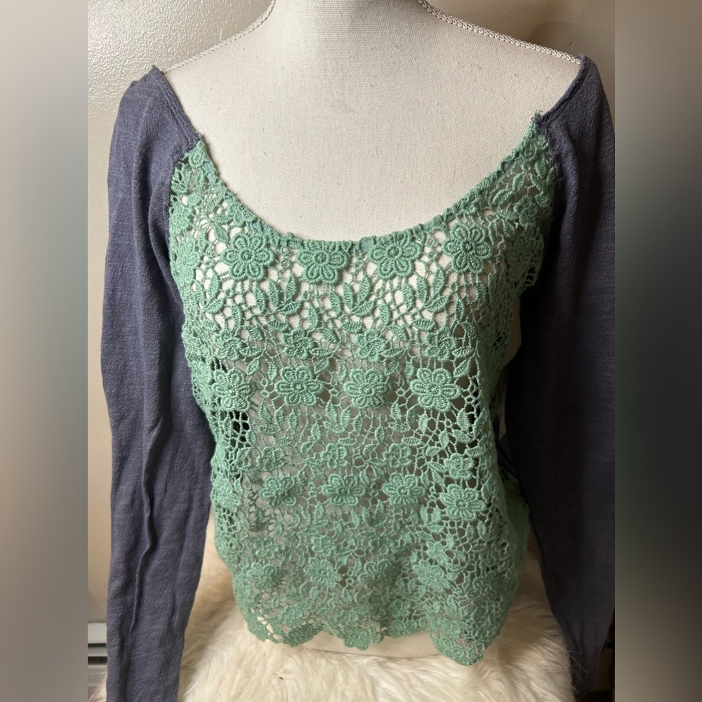 NWT Free People Top
Size L
Approximately 19.5 PTP,  22“ shoulder to hem